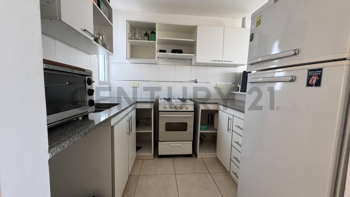 Foto de DEPARTAMENTO EN VENTA EN LA PLATA DE DOS DORMITORIOS CON COCHERA, imagen 4