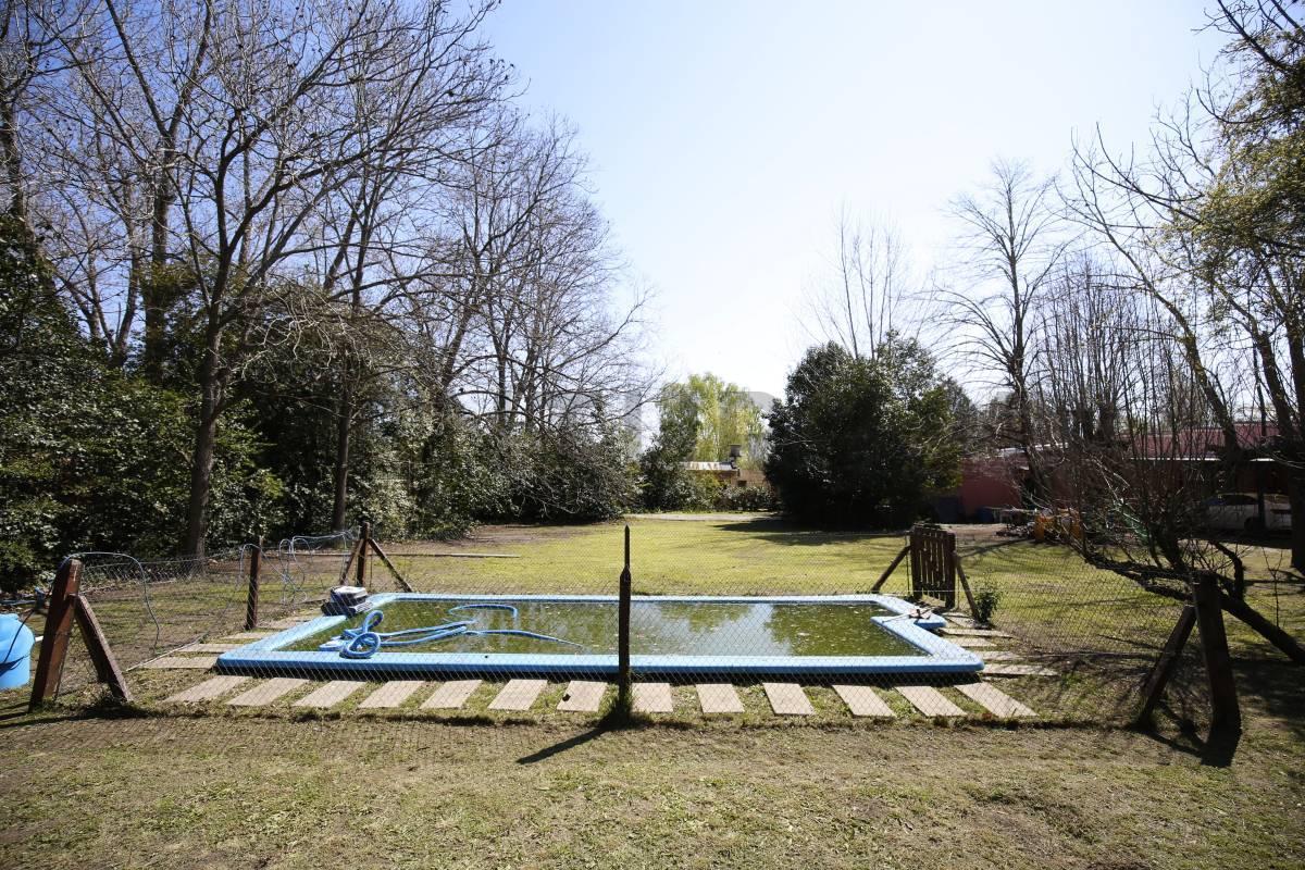 Foto de Casa en venta en La Plata sobre lote de 2.495 m² con pileta, imagen 1