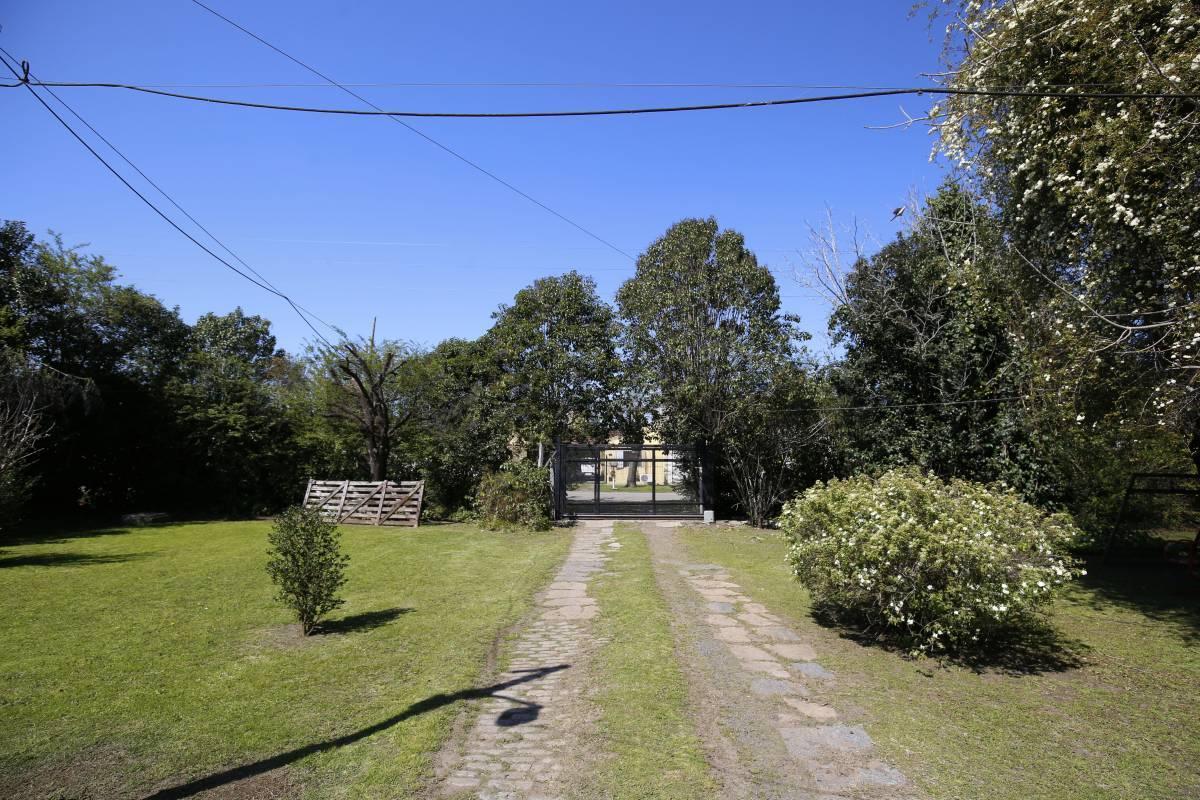 Foto de Casa en venta en La Plata sobre lote de 2.495 m² con pileta, imagen 4