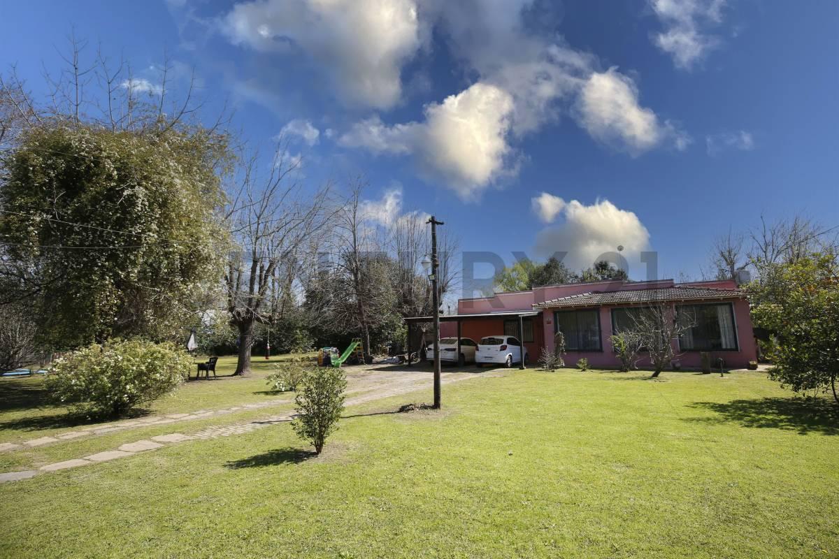 Foto de Casa en venta en La Plata sobre lote de 2.495 m² con pileta, imagen 2