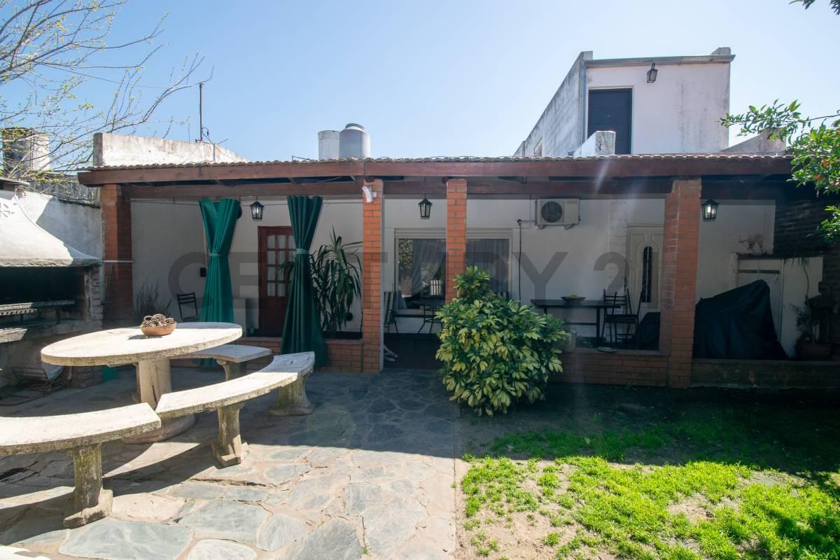 Foto de CASA EN VENTA EN LOS HORNOS 5 DORMITORIOS CON PARQUE PARRILLA QUINCHO, imagen 4