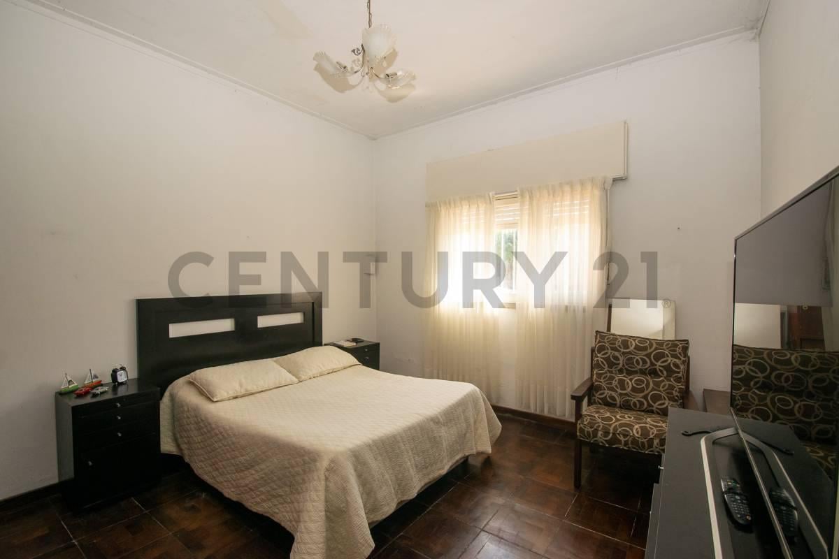 Foto de CASA EN VENTA EN LOS HORNOS 5 DORMITORIOS CON PARQUE PARRILLA QUINCHO, imagen 2