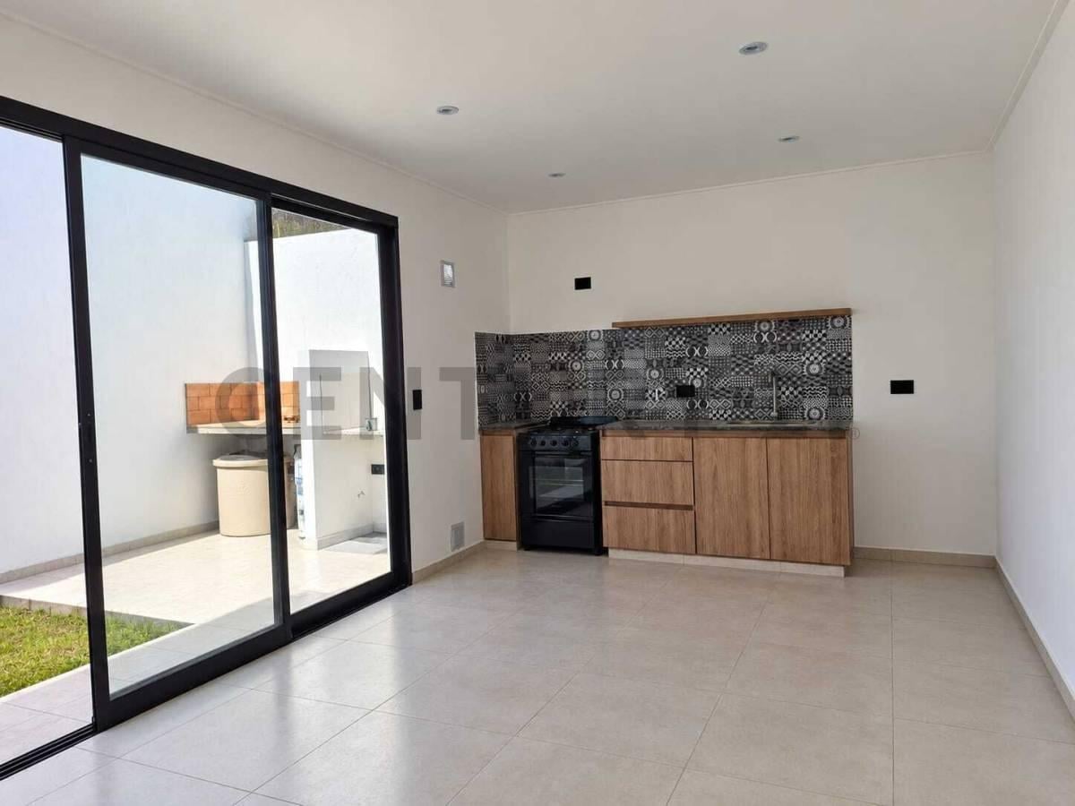 Foto de PH EN VENTA EN LA PLATA A ESTRENAR DE 2 DORMITORIOS CON PATIO Y PARRILLA, imagen 2