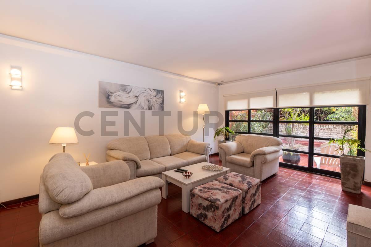 Foto de Casa en venta en La Plata de 4 dormitorios, escritorio y playroom, imagen 5