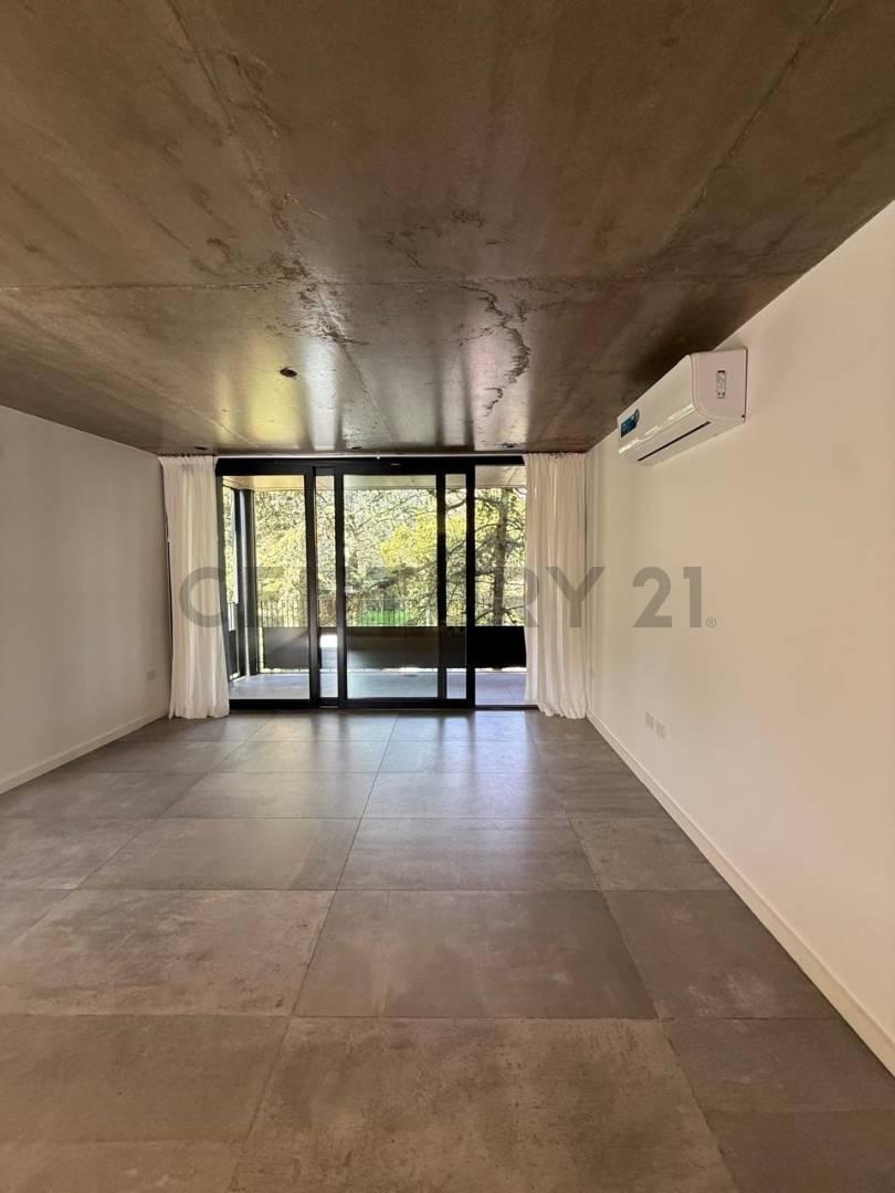 Foto de departamento en alquiler de un dormitorio con cochera City Bell, imagen 2