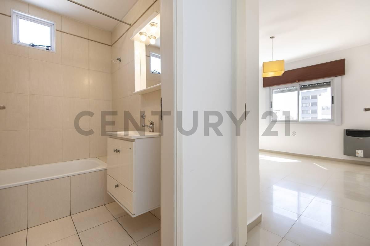 Foto de DEPARTAMENTO EN VENTA EN LA PLATA DE 2 DORMITORIOS CON COCHERA, imagen 4