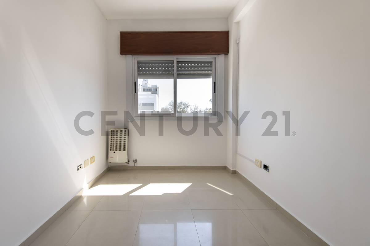 Foto de DEPARTAMENTO EN VENTA EN LA PLATA DE 2 DORMITORIOS CON COCHERA, imagen 5