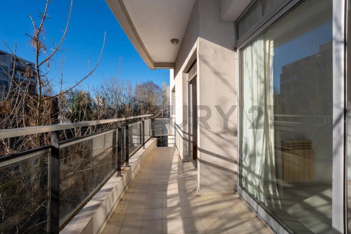 Foto de Departamento en venta en La Plata de 3 dormitorios con cochera, imagen 1