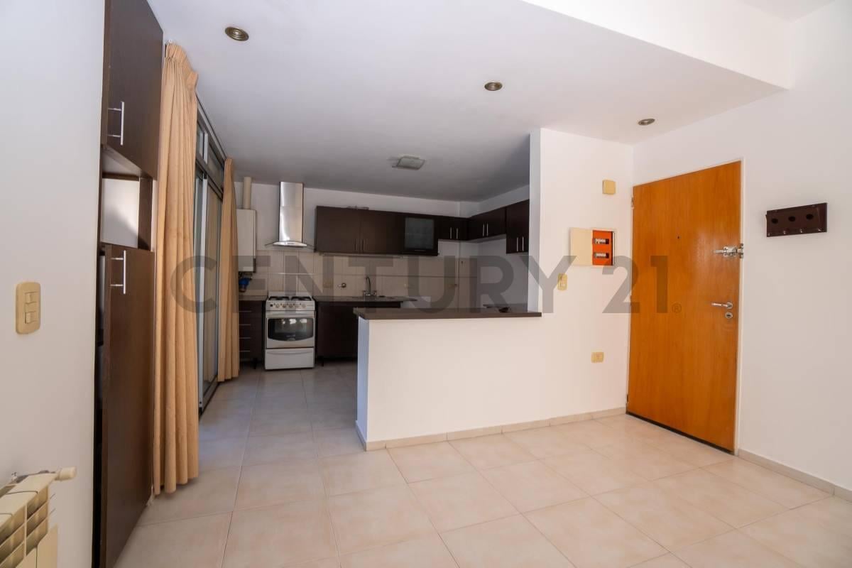 Foto de Departamento en venta en La Plata de 3 dormitorios con cochera, imagen 2