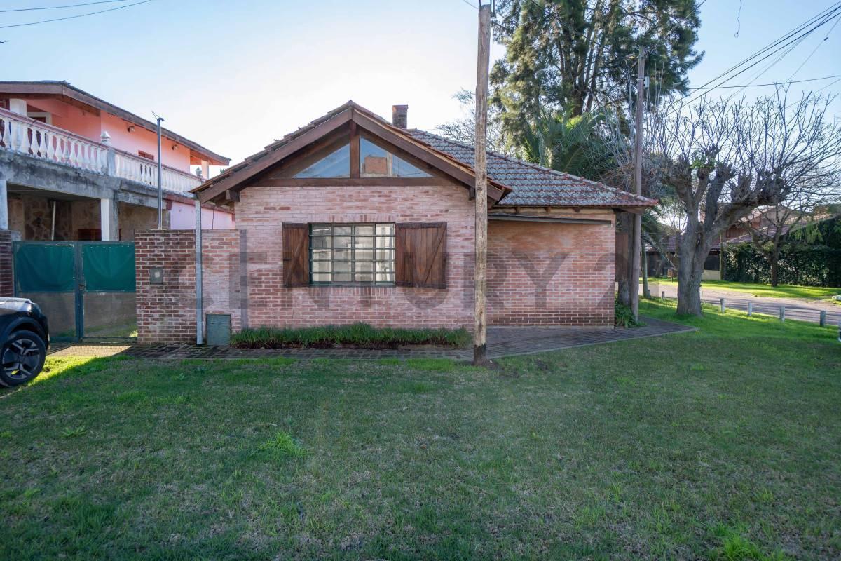 Foto de Casa en venta en Gonnet de 2 dormitorios, imagen 2