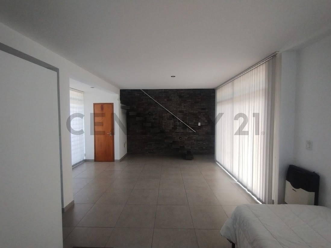 Foto de Duplex en alquiler en Jose Hernández de 2 dormitorios en barrio semi, imagen 1