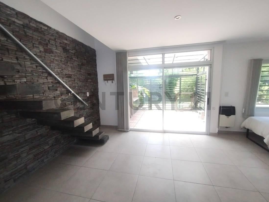 Foto de Duplex en alquiler en Jose Hernández de 2 dormitorios en barrio semi, imagen 2