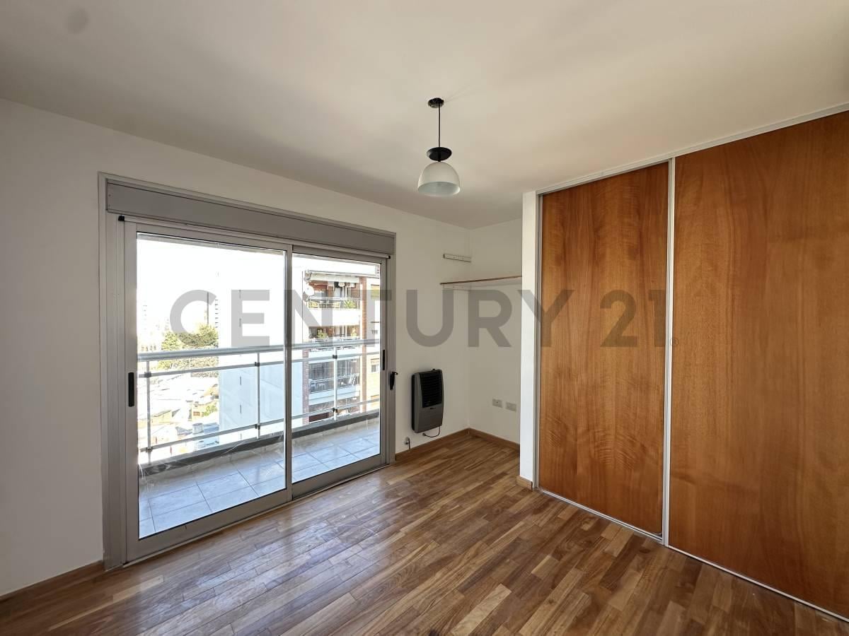 Foto de DEPARTAMENTO EN ALQUILER EN LA PLATA DE 1 DORMITORIO CON COCHERA, imagen 2