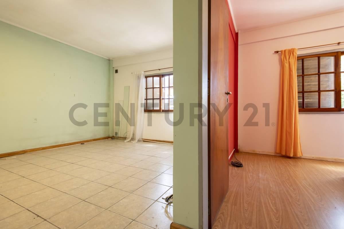 Foto de Departamento en venta en La Plata de 1 dormitorio con cochera y baulera, imagen 5