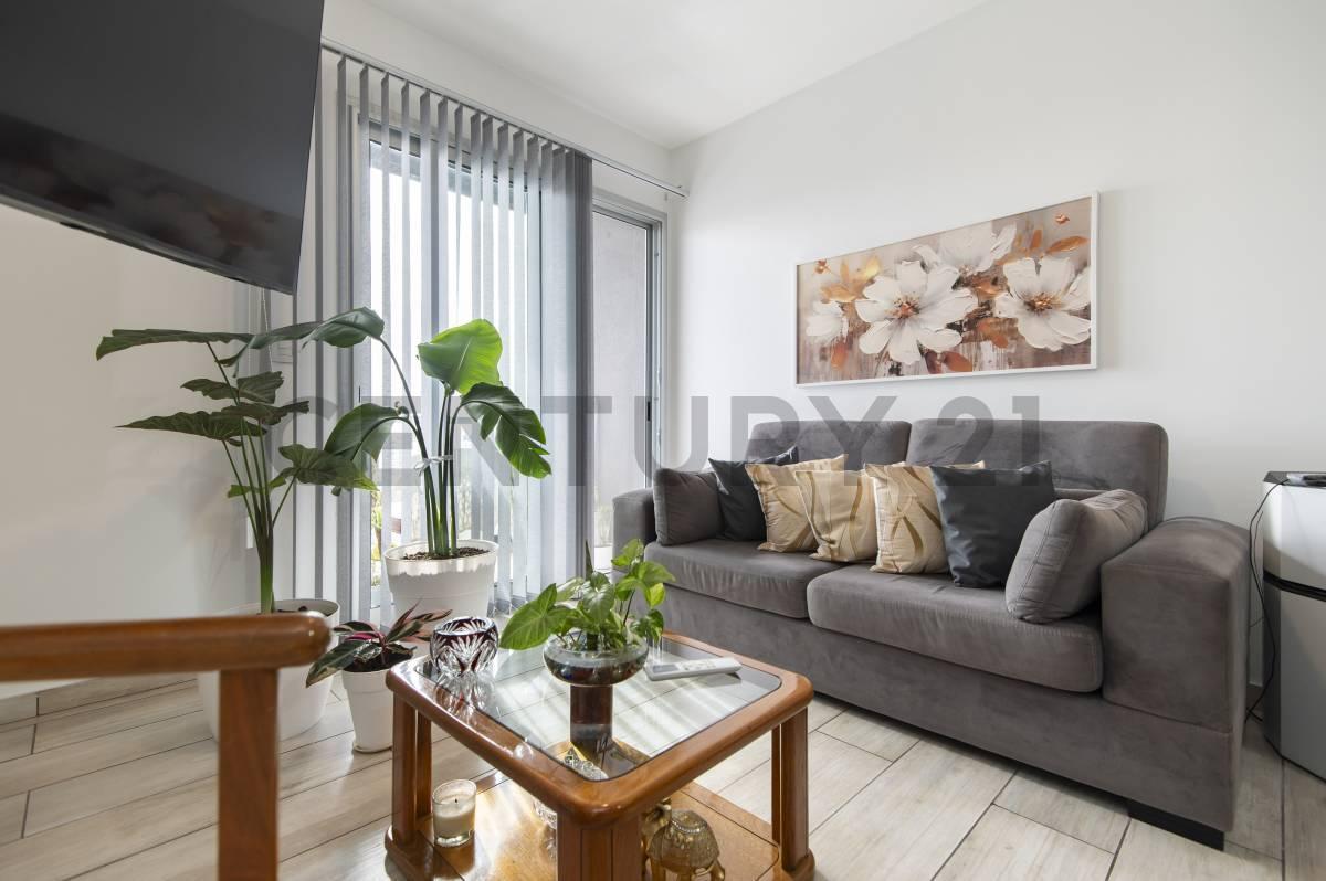 Foto de DEPARTAMENTO EN VENTA EN LA PLATA DE 2 DORMITORIOS Y COCHERA, imagen 2
