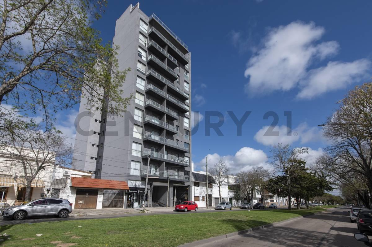 Foto de DEPARTAMENTO EN VENTA EN LA PLATA DE 2 DORMITORIOS Y COCHERA, imagen 3