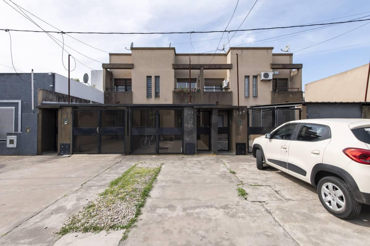 Foto de VENTA DE DUPLEX CON PARQUE Y PILETA EN EXCELENTE ZONA DE LA CIUDAD DE, imagen 1