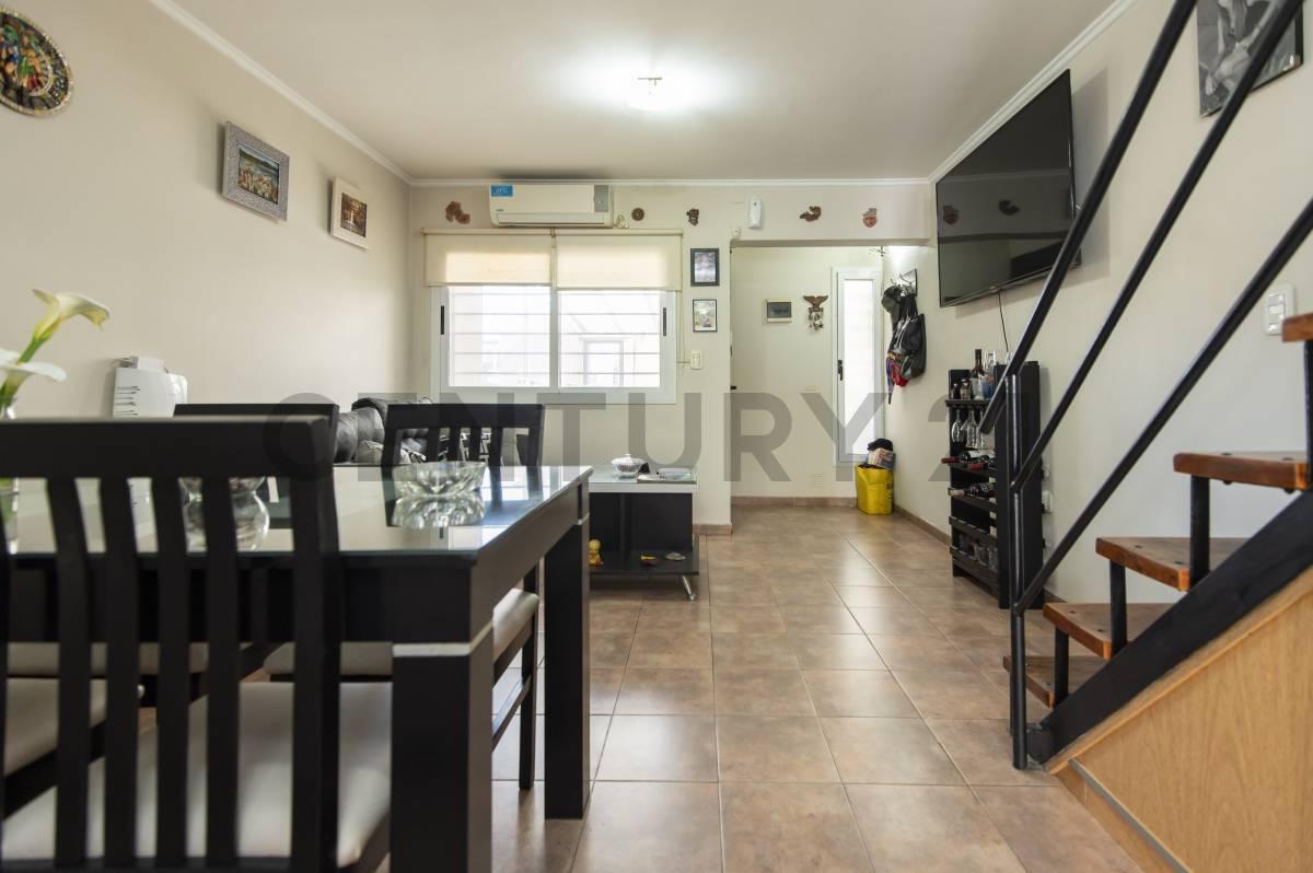Foto de VENTA DE DUPLEX CON PARQUE Y PILETA EN EXCELENTE ZONA DE LA CIUDAD DE, imagen 4