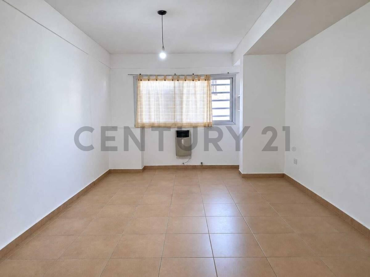 Foto de VENTA Departamento 2 habitaciones con patio, parrilla y cochera en La, imagen 4