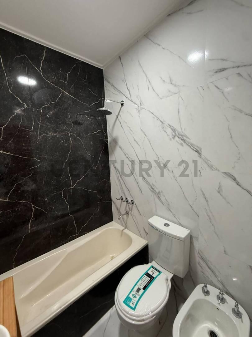 Foto de 39 ENTRE 117 Y 118 PH 1 DORMITORIO EN ALQUILER CON COCHERA CUBIERTA LA, imagen 4