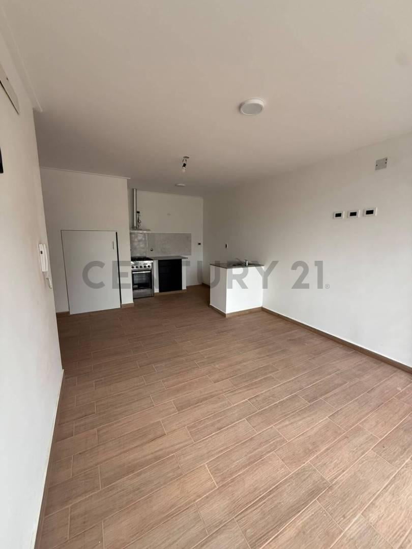 Foto de 39 ENTRE 117 Y 118 PH 1 DORMITORIO EN ALQUILER CON COCHERA CUBIERTA LA, imagen 2