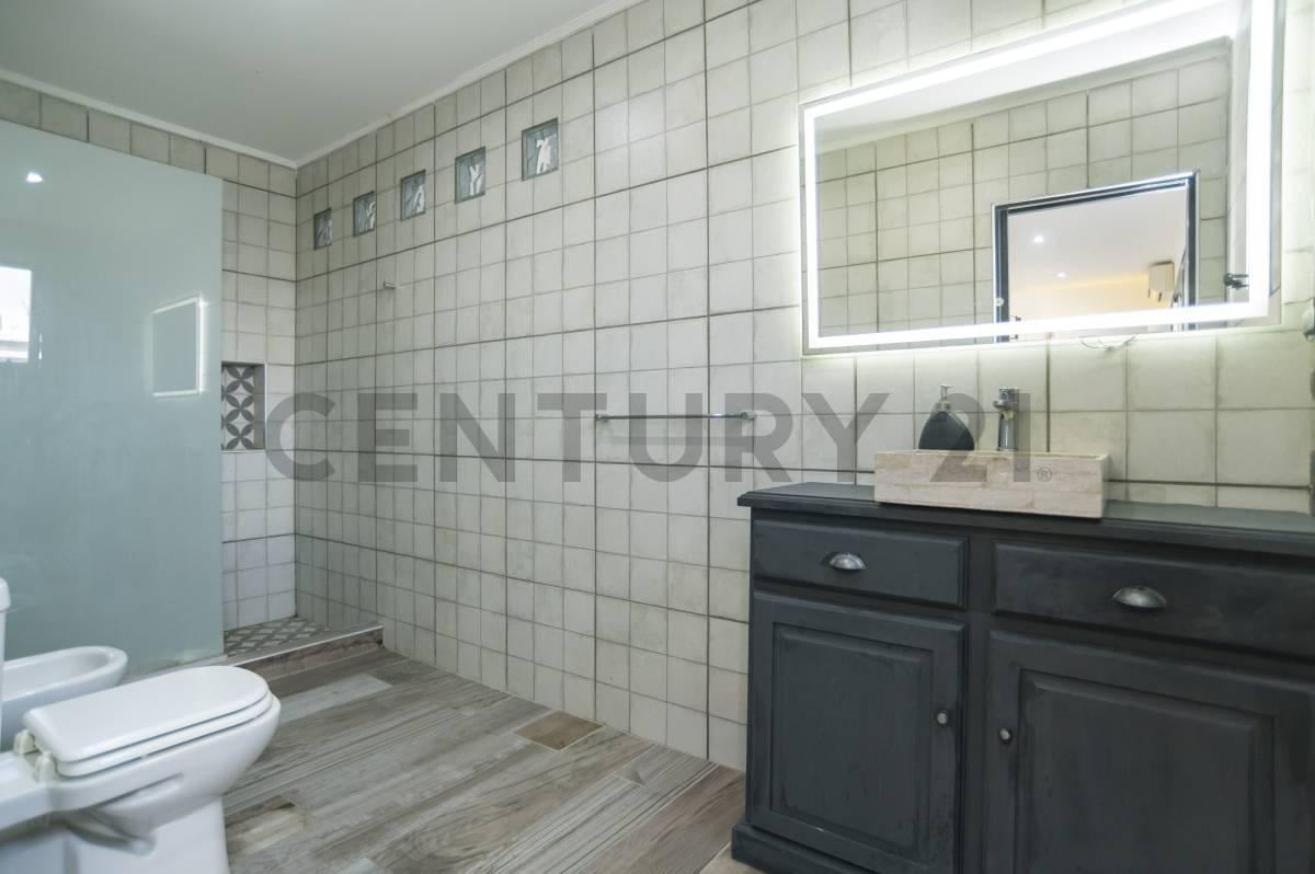 Foto de CASA EN VENTA EN LA PLATA DE 3 DORMITORIOS PARQUE Y PILETA, imagen 3
