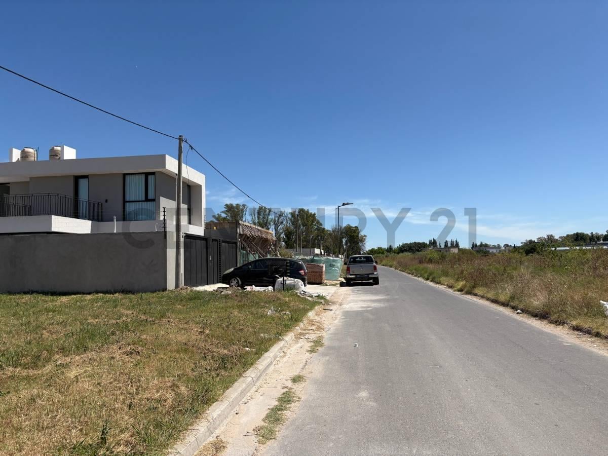 Foto de LOTE EN VENTA EN LA PLATA BARRIO DON ALBERTO vendo lote la plata barrio, imagen 2
