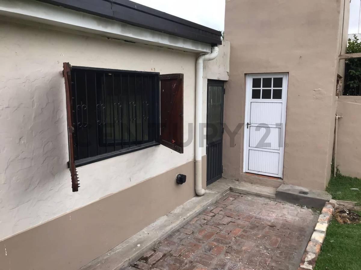 Foto de 36 138 Y 139 CASA EN VENTA CON PILETA Y PARQUE LA PLATA, imagen 5