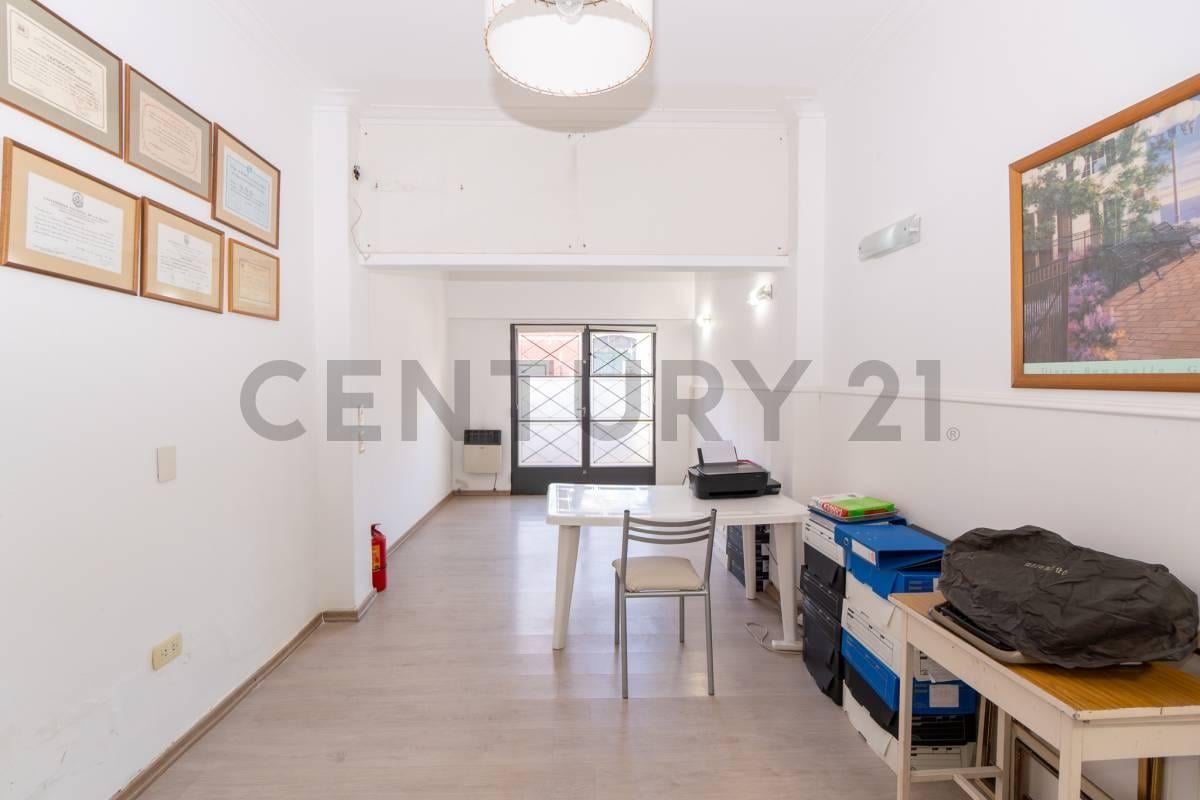 Foto de Casa en venta en La Plata ideal para uso institucional, profesional o, imagen 4