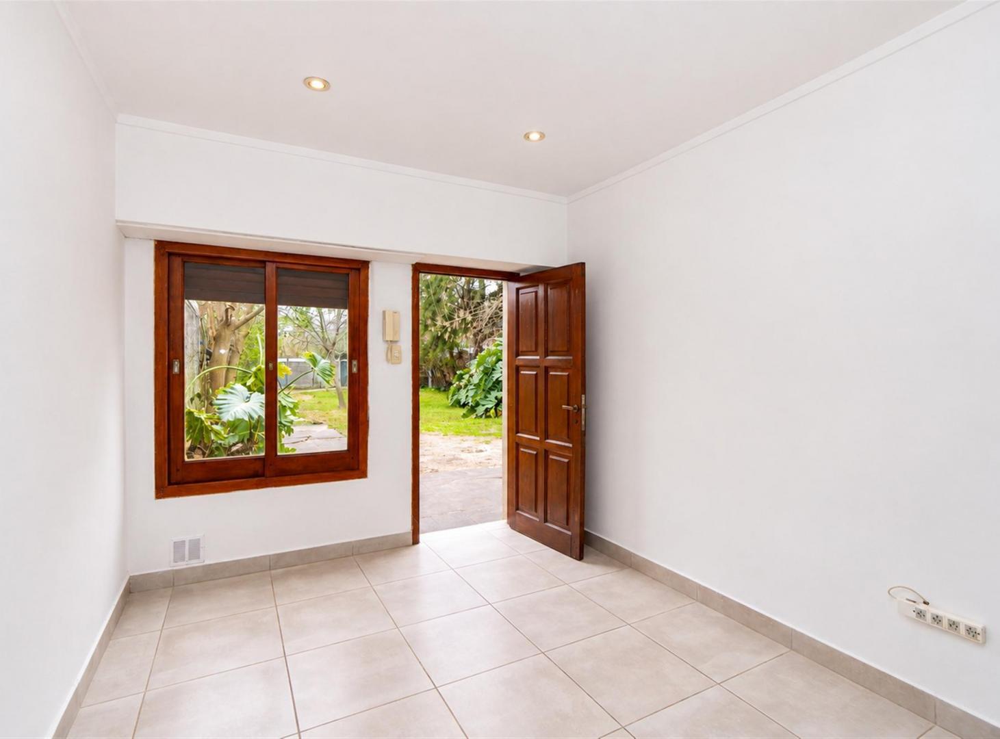 Foto de Casa en venta en Ensenada de 2 dormitorios y parque, imagen 2