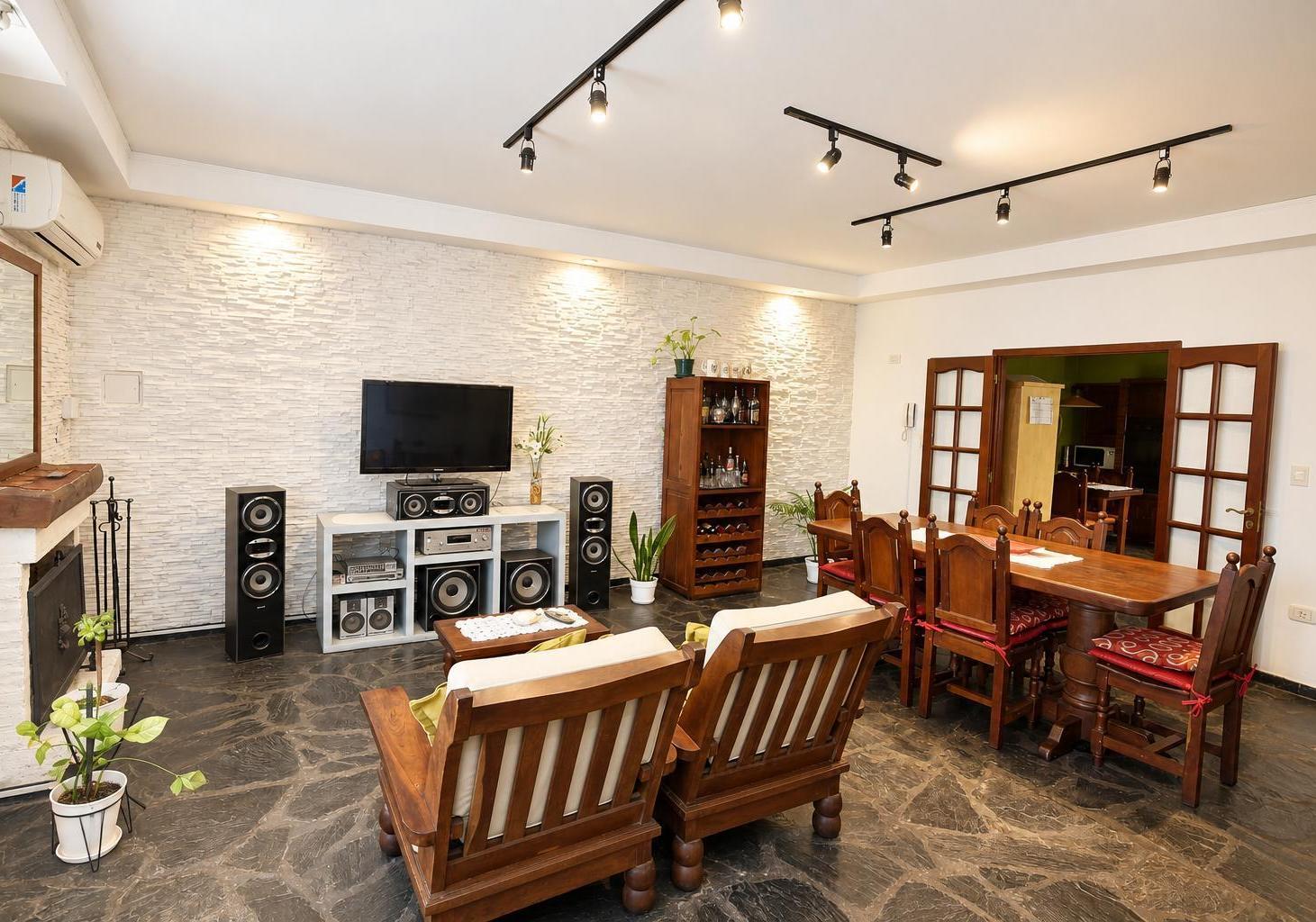 Foto de Casa en Venta en La Plata, 3 dormitorios y parque, imagen 1