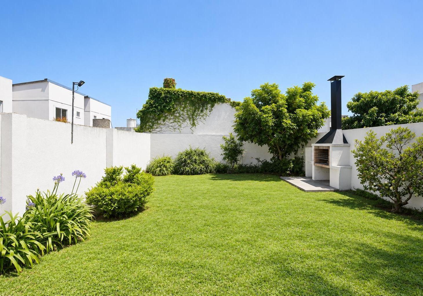 Foto de Casa en Venta en La Plata, 3 dormitorios y parque, imagen 3