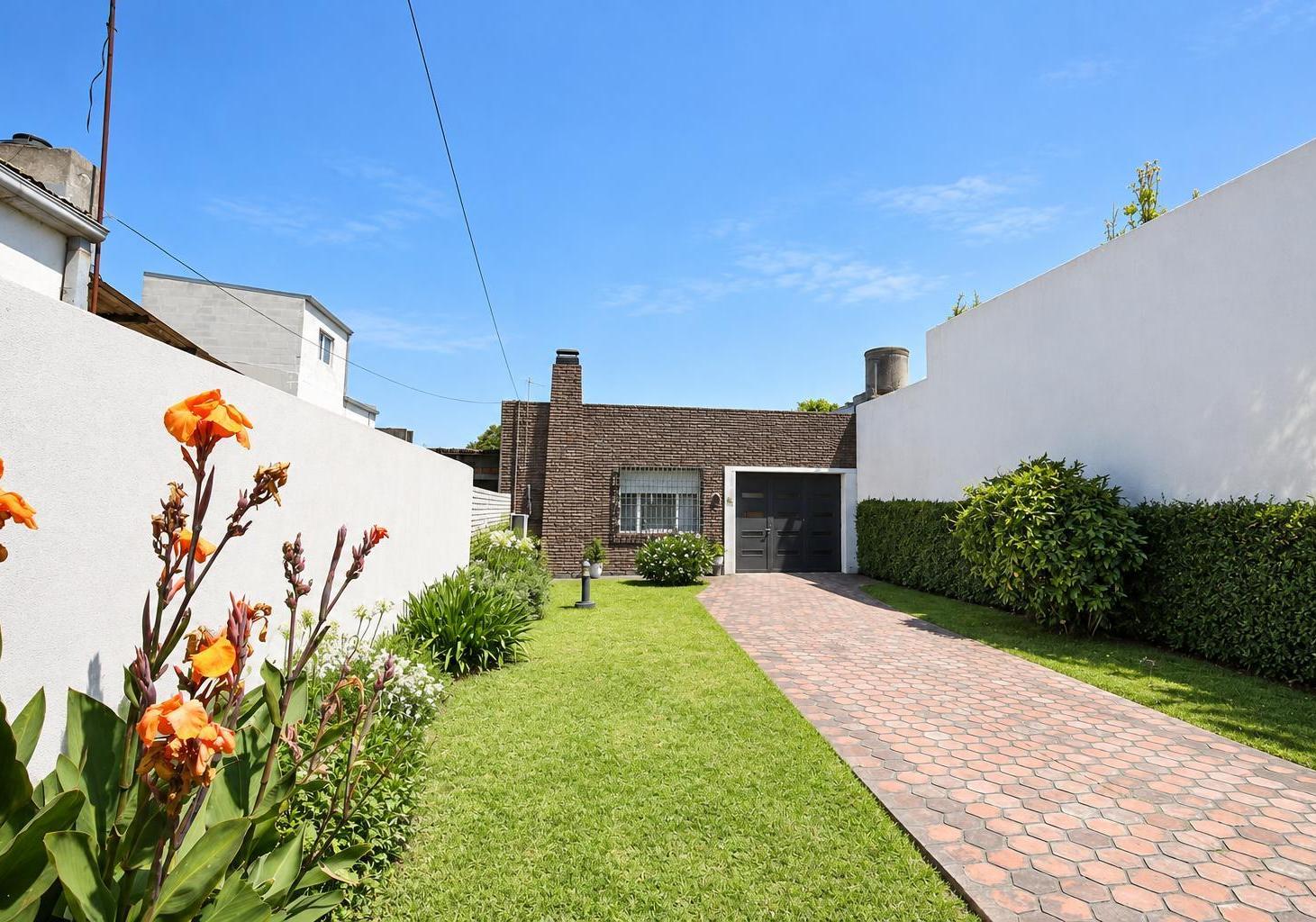 Foto de Casa en Venta en La Plata, 3 dormitorios y parque, imagen 4
