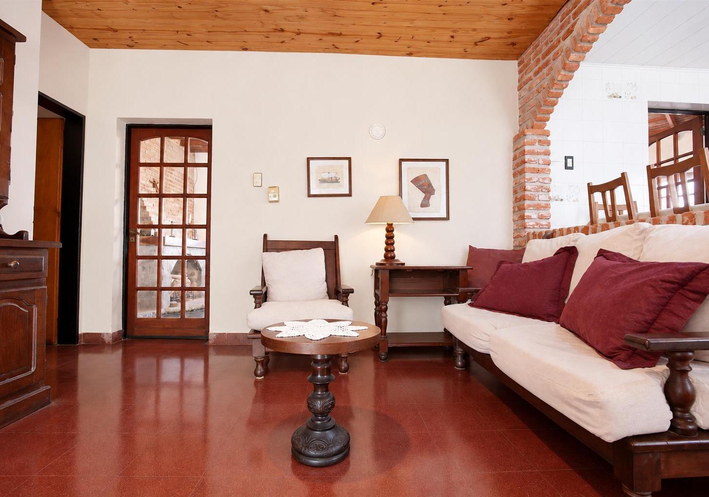 Foto de Casa en venta en Gonnet La Plata con 4 dormitorios, imagen 2