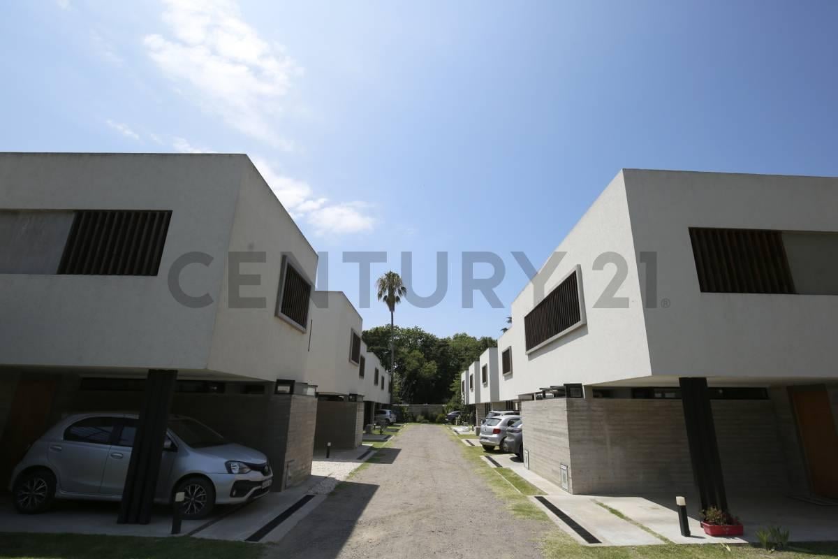 Foto de CASA EN VENTA EN CITY BELL TIPO DUPLEX EN COMPLEJO CERRADO, imagen 2