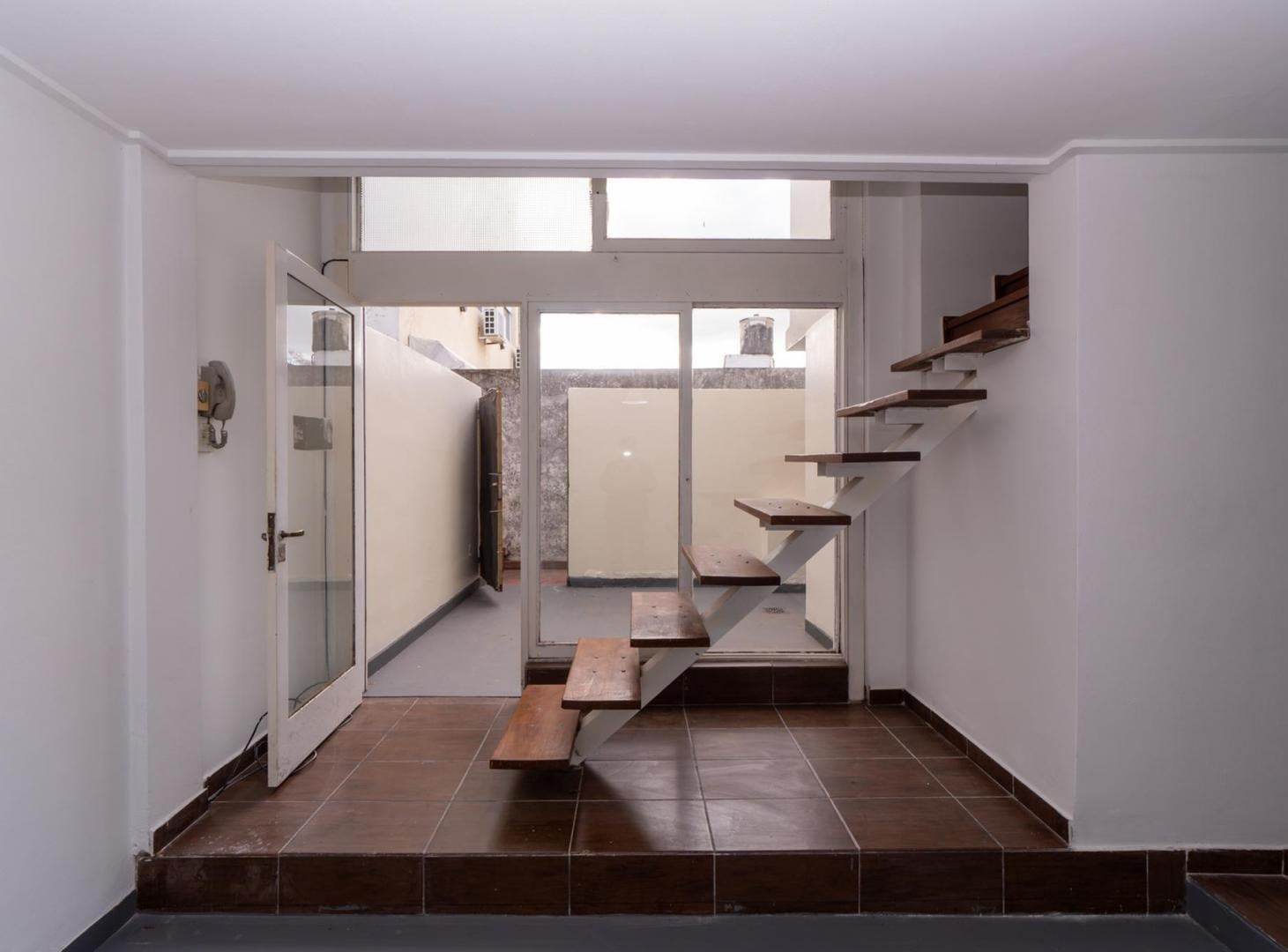 Foto de DEPARTAMENTO PH EN VENTA EN LA PLATA DE 1 DORMITORIO. OPORTUNIDAD, imagen 2