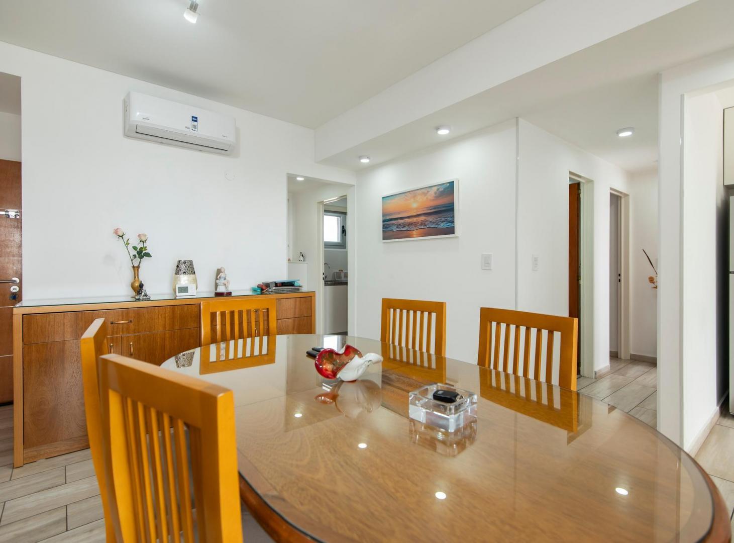 Foto de DEPARTAMENTO EN VENTA EN LA PLATA DE 2 DORMITORIOS Y COCHERA, imagen 2