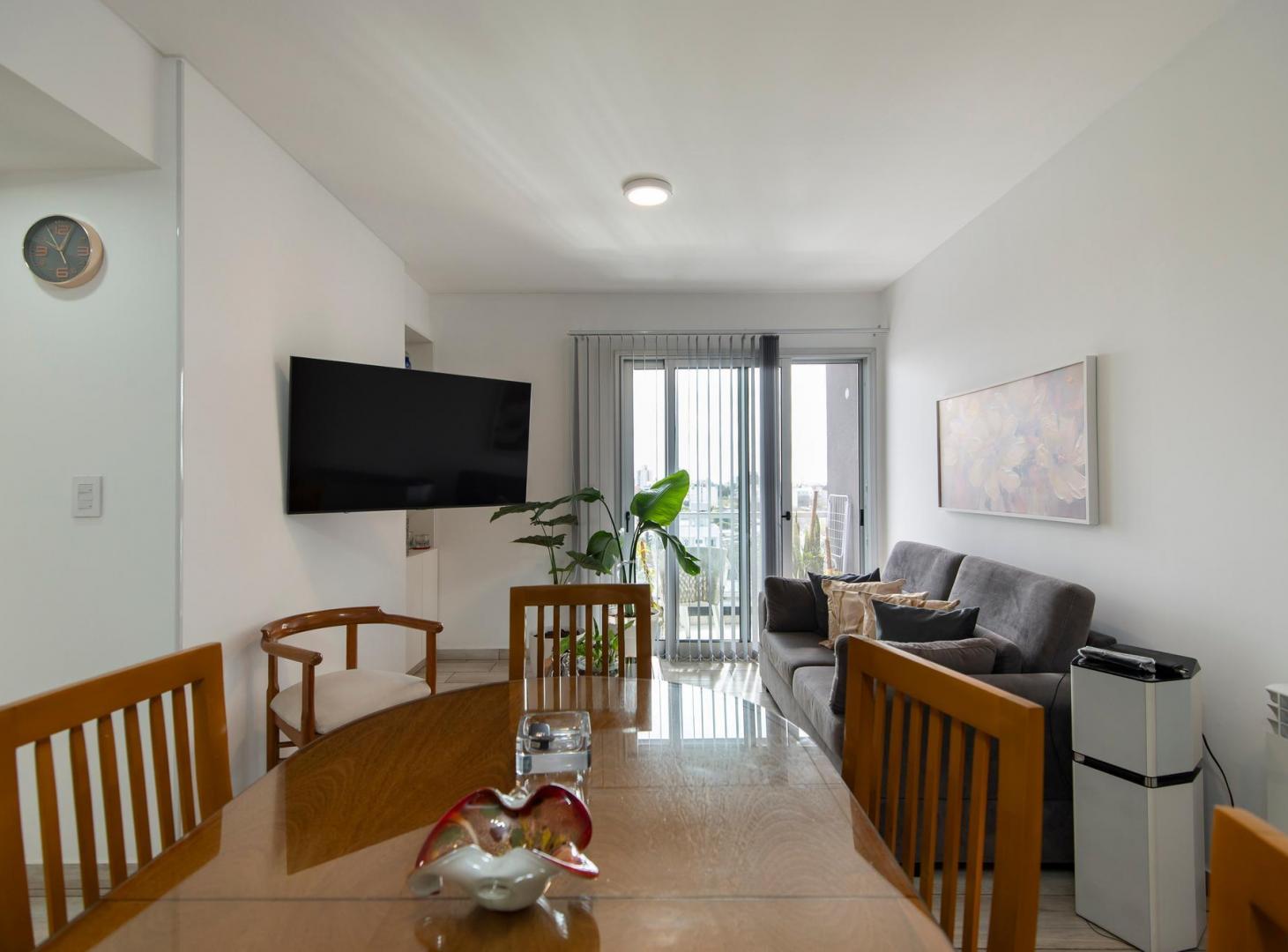 Foto de DEPARTAMENTO EN VENTA EN LA PLATA DE 2 DORMITORIOS Y COCHERA, imagen 3