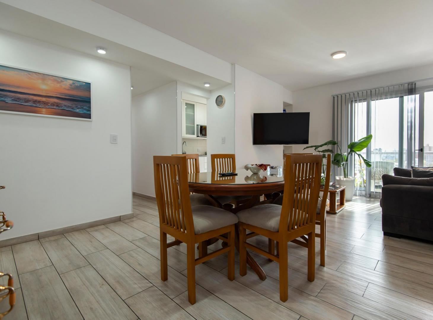 Foto de DEPARTAMENTO EN VENTA EN LA PLATA DE 2 DORMITORIOS Y COCHERA, imagen 4