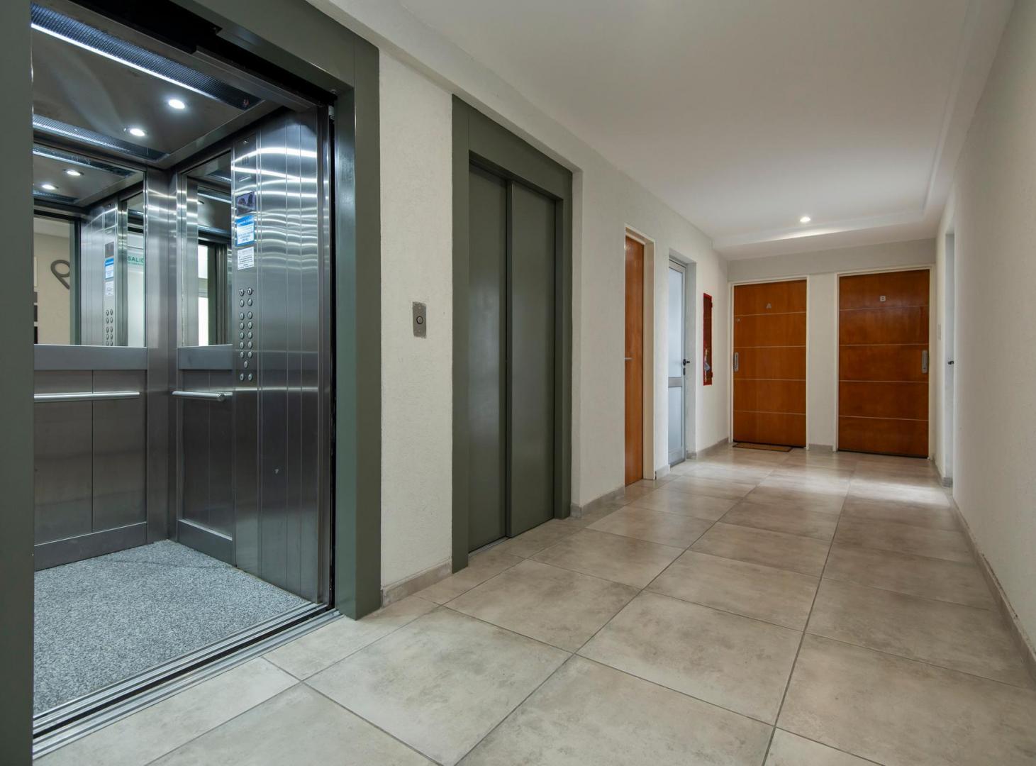 Foto de DEPARTAMENTO EN VENTA EN LA PLATA DE 2 DORMITORIOS Y COCHERA, imagen 1