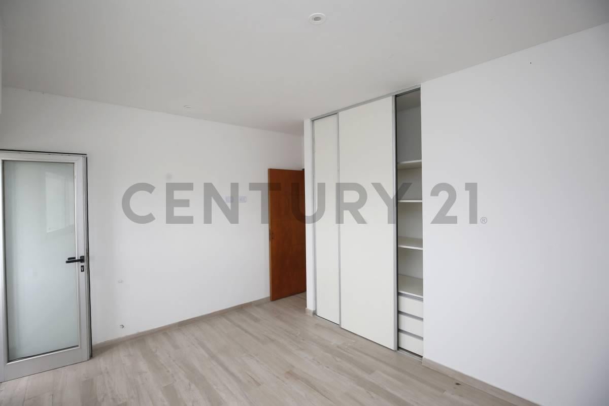 Foto de CASA DUPLEX EN VENTA EN LA PLATA A ESTRENAR DE 2 DORMITORIOS Y COCHERA, imagen 4