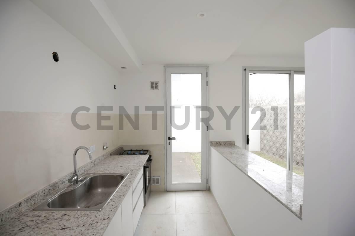 Foto de CASA DUPLEX EN VENTA EN LA PLATA A ESTRENAR DE 2 DORMITORIOS Y COCHERA, imagen 5