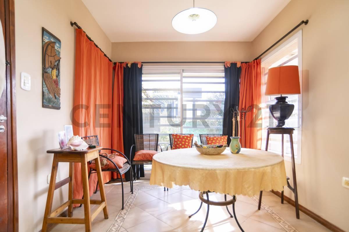 Foto de Casa en venta en City Bell tipo duplex de dos dormitorios, imagen 2