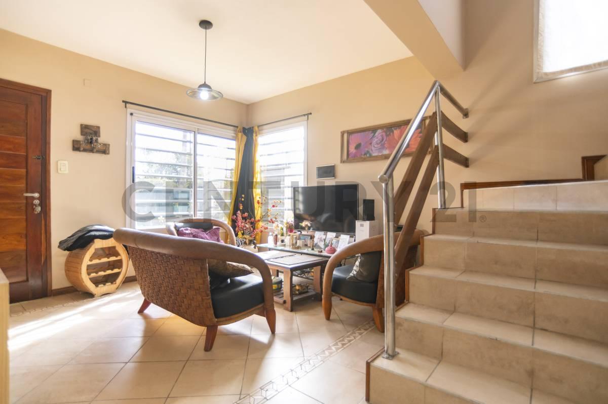 Foto de Casa en venta en City Bell tipo duplex de dos dormitorios, imagen 1