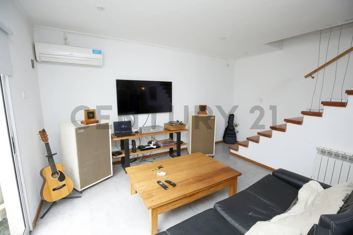 Foto de Casa tipo dúplex en venta en La Plata, Gonnet, imagen 2