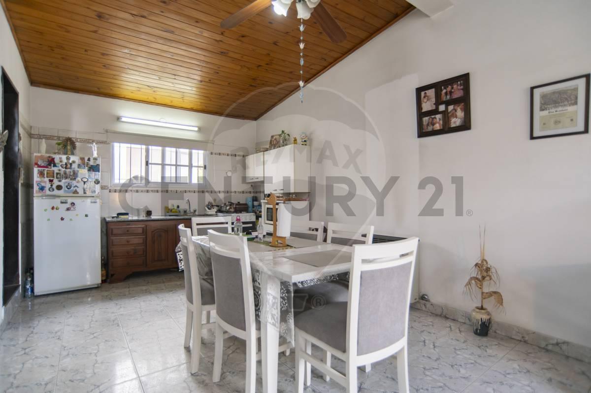 Foto de CASA EN VENTA CON DEPARTAMENTO EN LA PLATA SAN CARLOS, imagen 2
