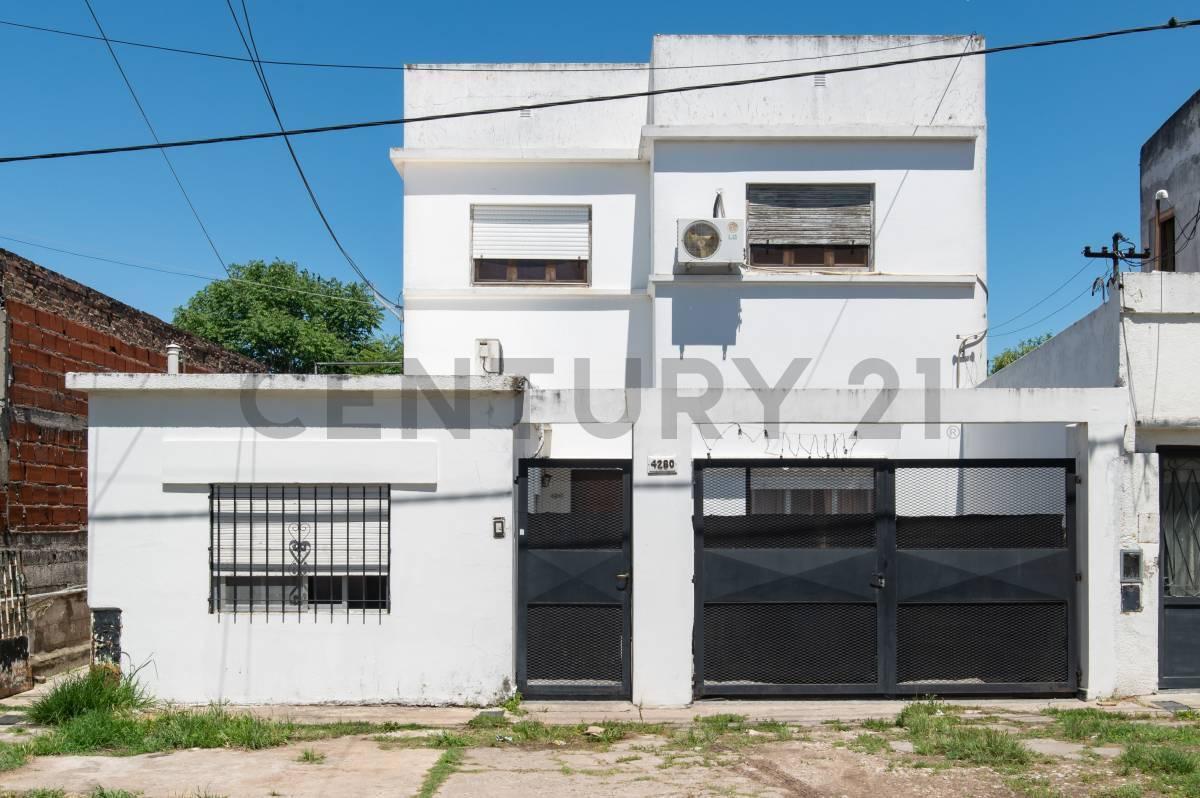 Foto de Casa en venta en La Plata tipo PH - San Carlos, imagen 1