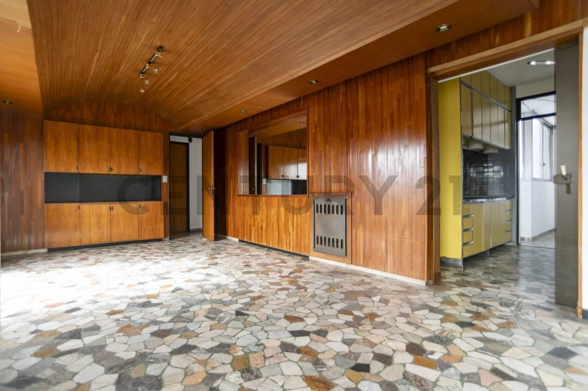 Foto de Departamento en venta en La Plata de cuatro habitaciones, imagen 2