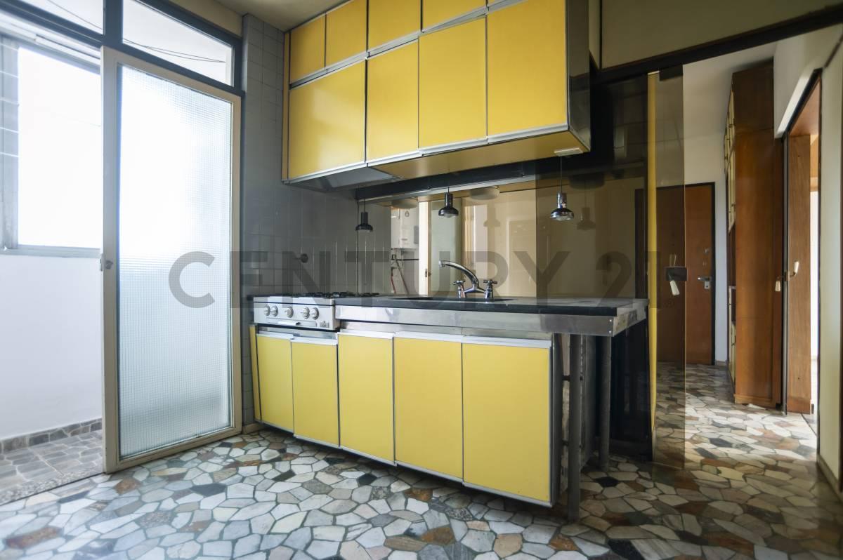Foto de Departamento en venta en La Plata de cuatro habitaciones, imagen 3
