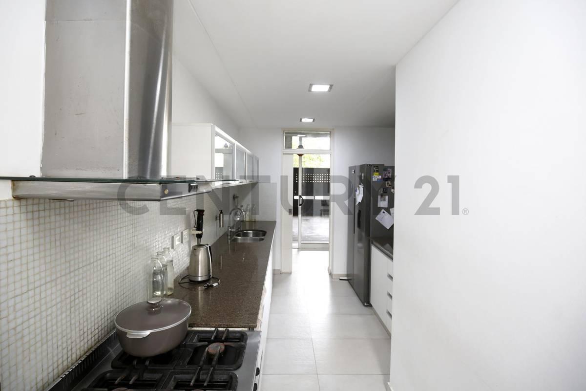 Foto de Casa en venta en La Plata, imagen 4
